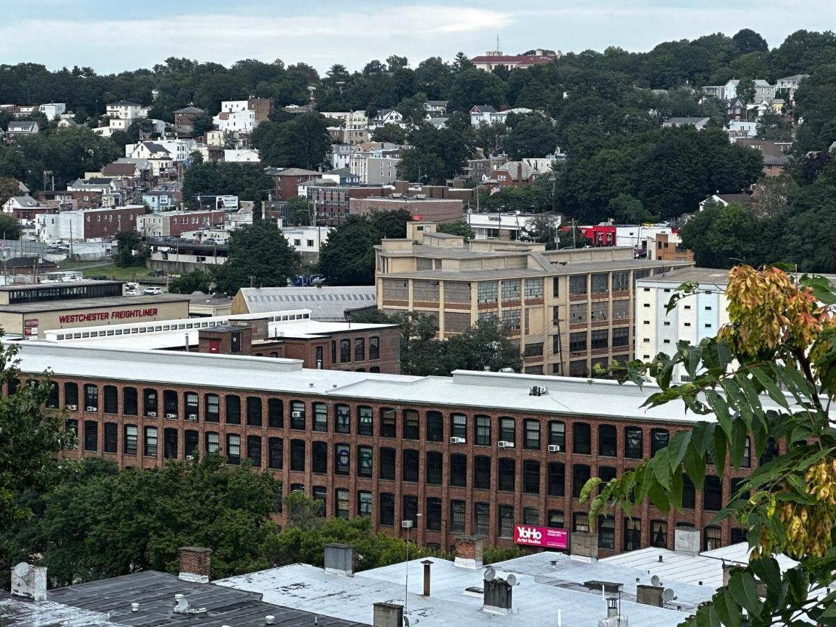 4-A Diamond In Yonkers Hotel Exterior foto